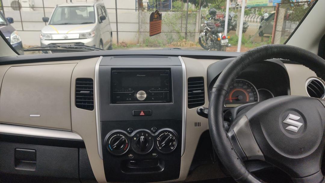 2016 Maruti Suzuki Wagon R VXI 1.0 BS IV Center Console 