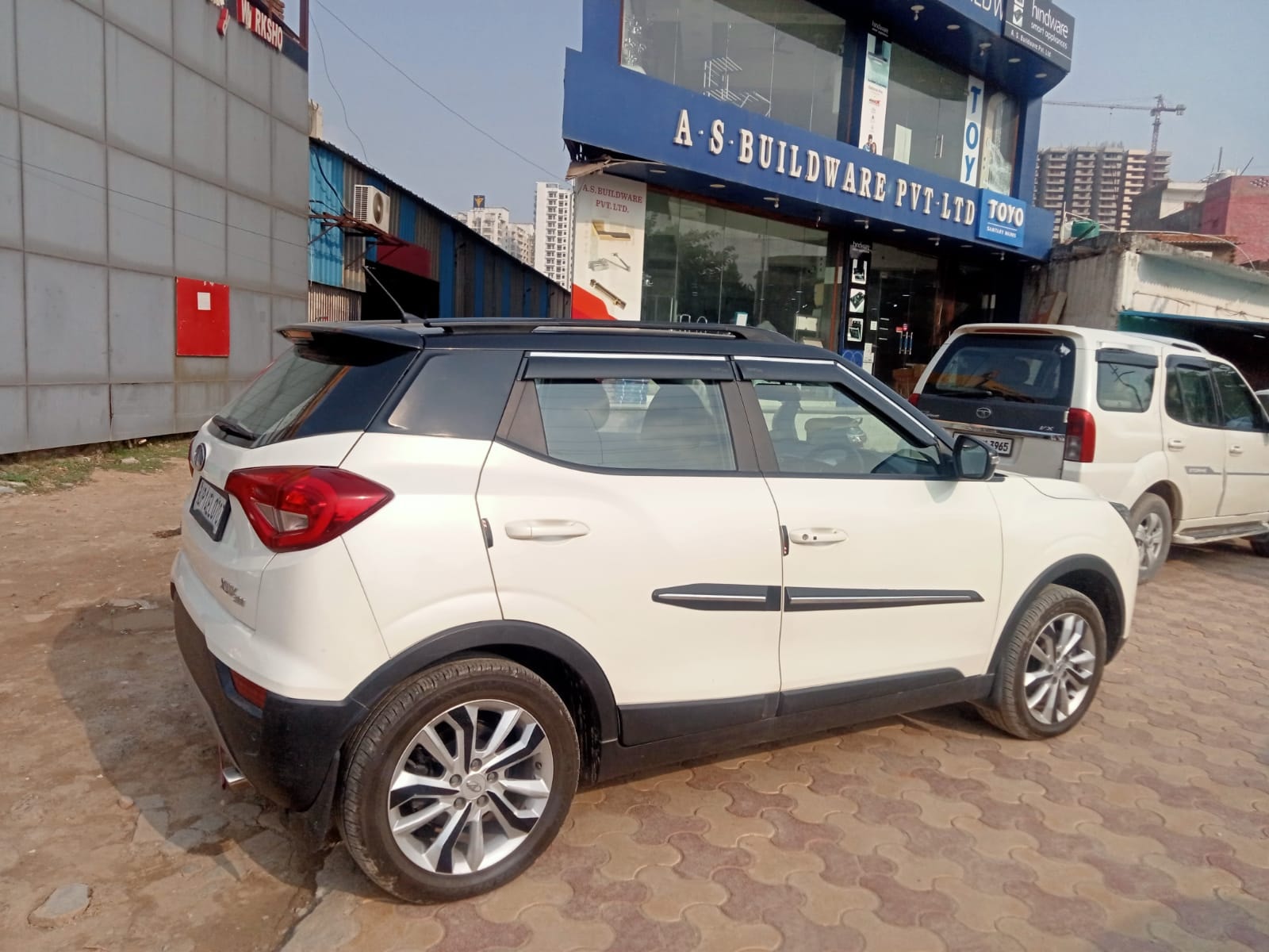 XUV300 image 4 XUV300 image 4