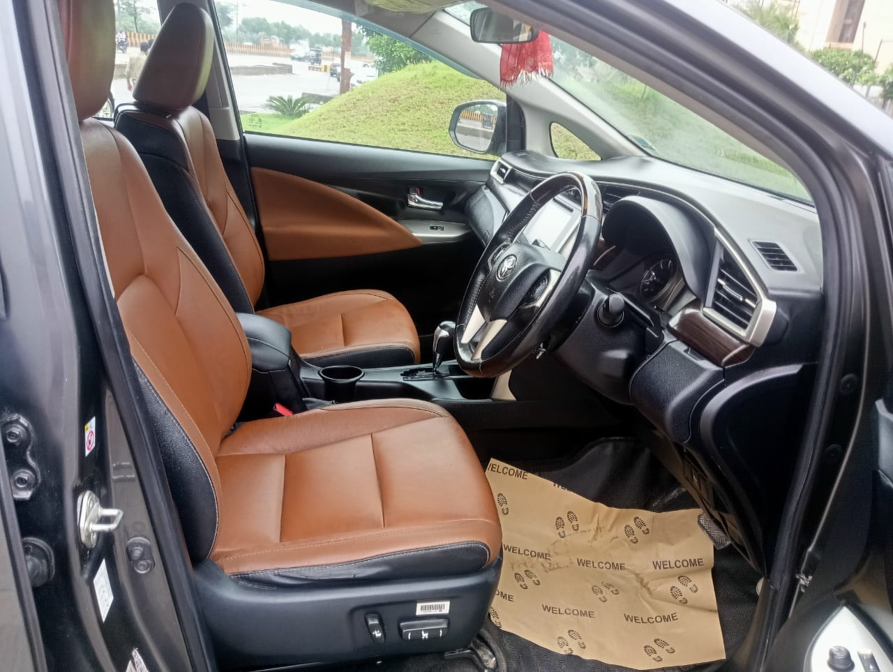 Innova Crysta image 14 Innova Crysta image 14