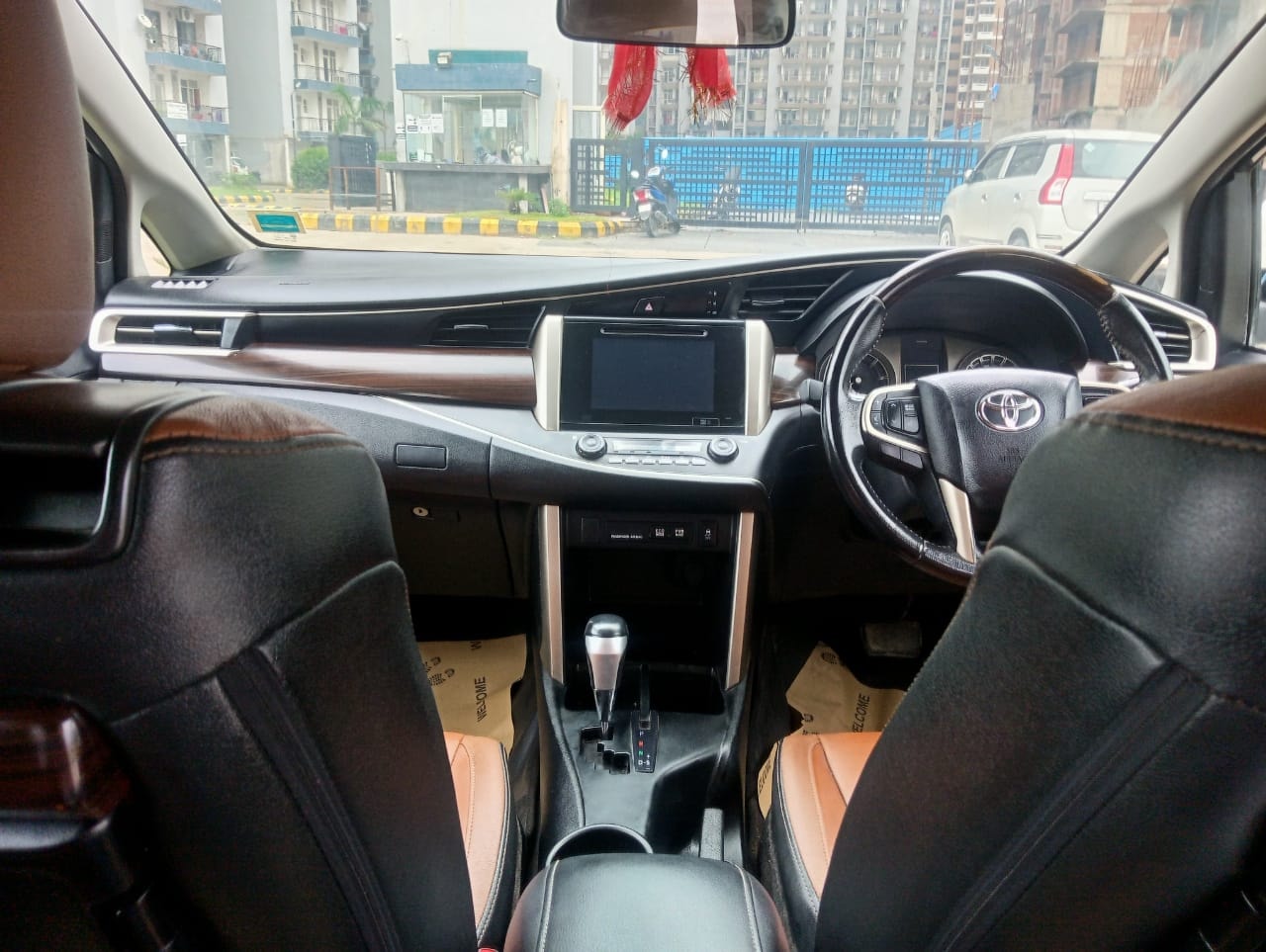 Innova Crysta image 5 Innova Crysta image 5