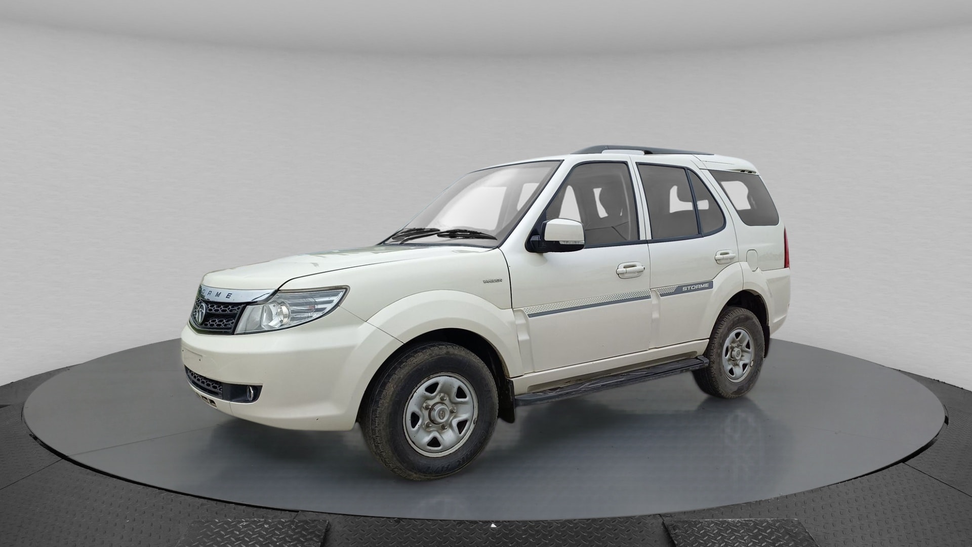 Safari Storme image 1 Safari Storme image 1