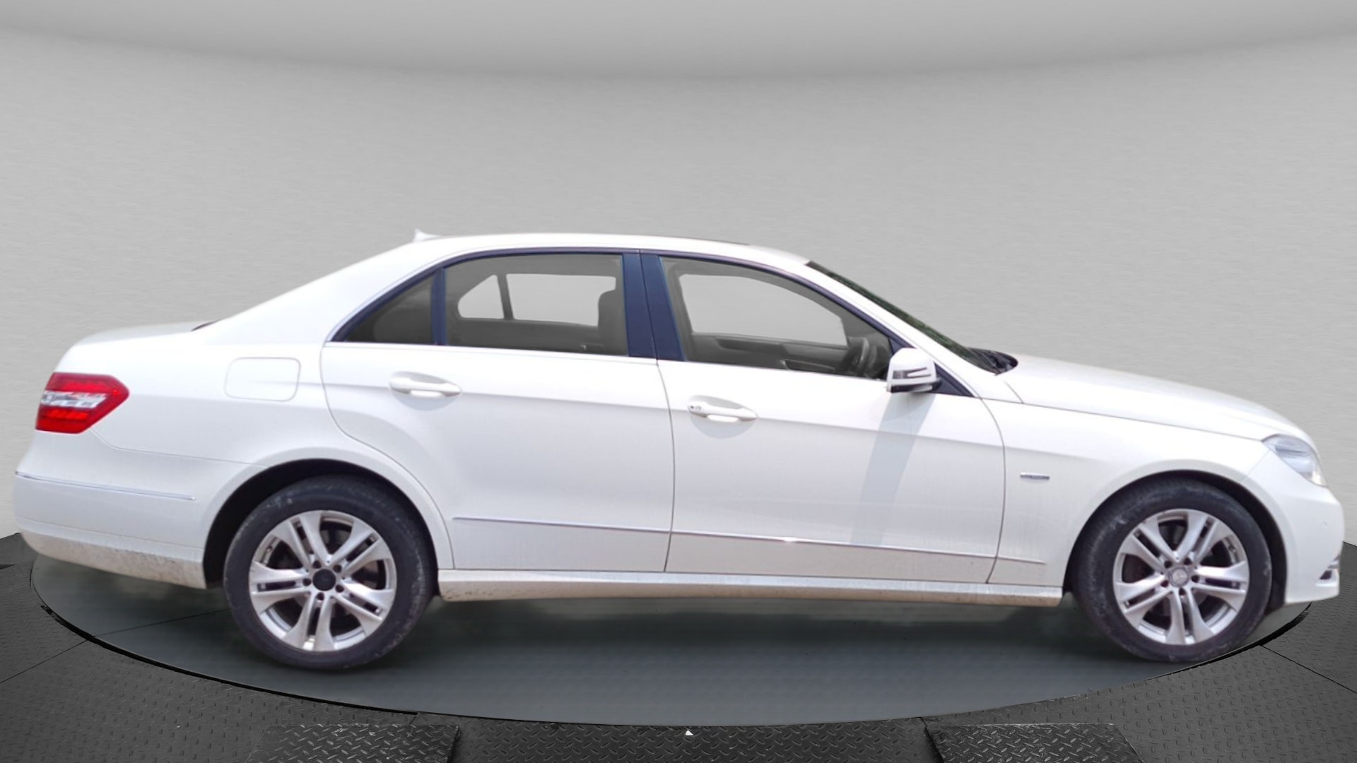 E-Class image 7 E-Class image 7