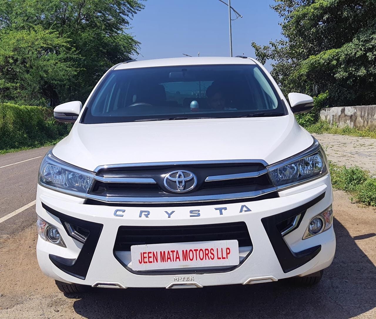 Innova Crysta image 1 Innova Crysta image 1