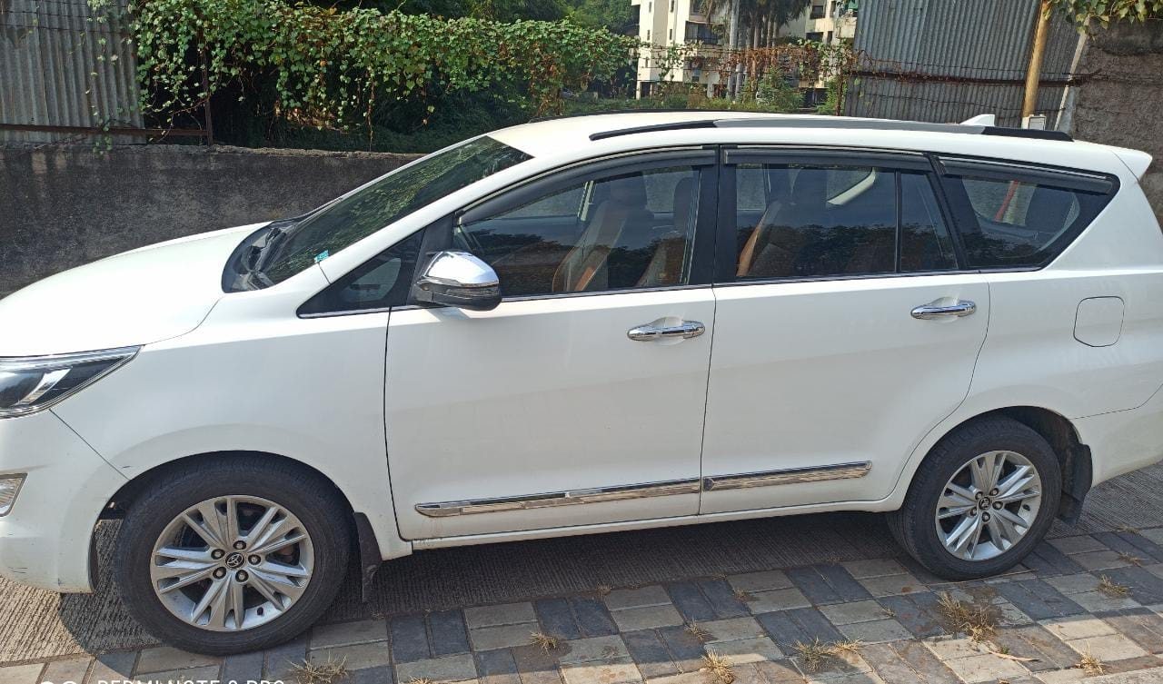 Innova Crysta image 2 Innova Crysta image 2