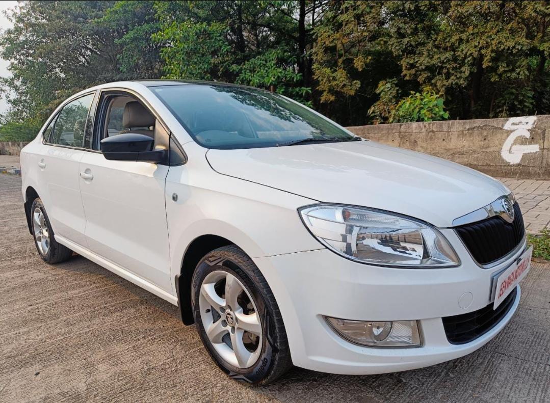 2015 Skoda Rapid 1.6 MPI Ambition Petrol BS IV Front Right View 