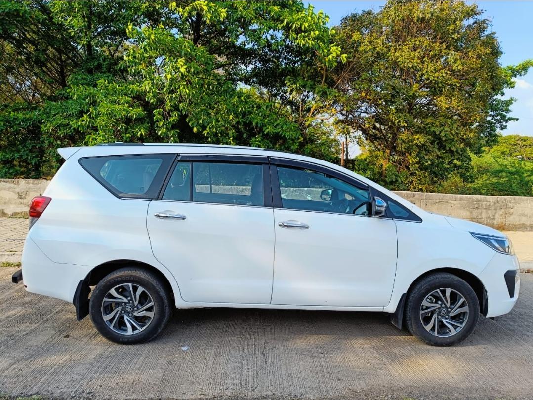 2022 Toyota Innova Crysta 2.4 GX AT 7-Seater Right Side View 