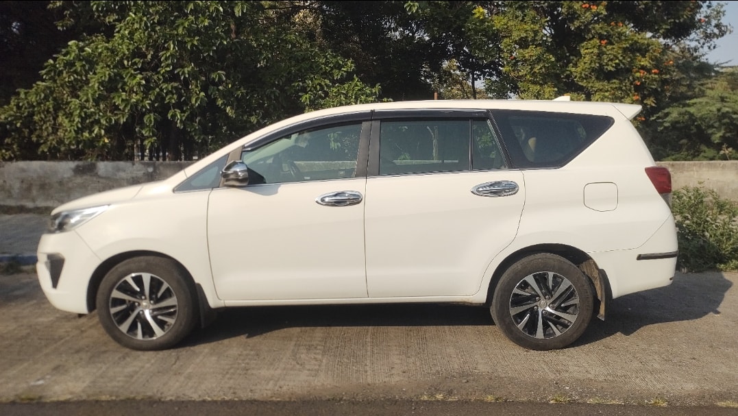 Innova Crysta image 2 Innova Crysta image 2