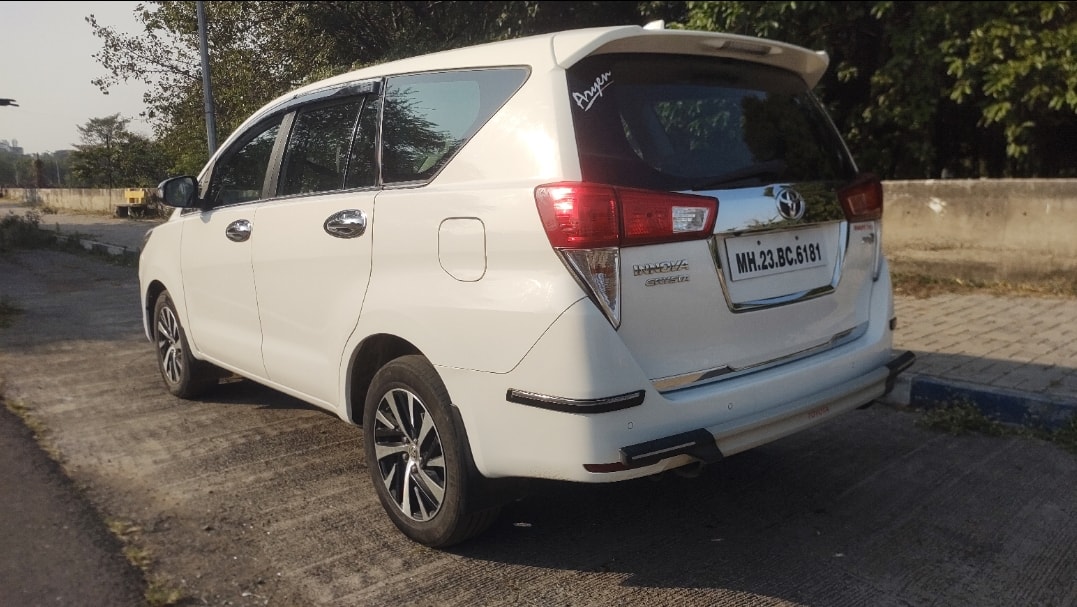 Innova Crysta image 3 Innova Crysta image 3