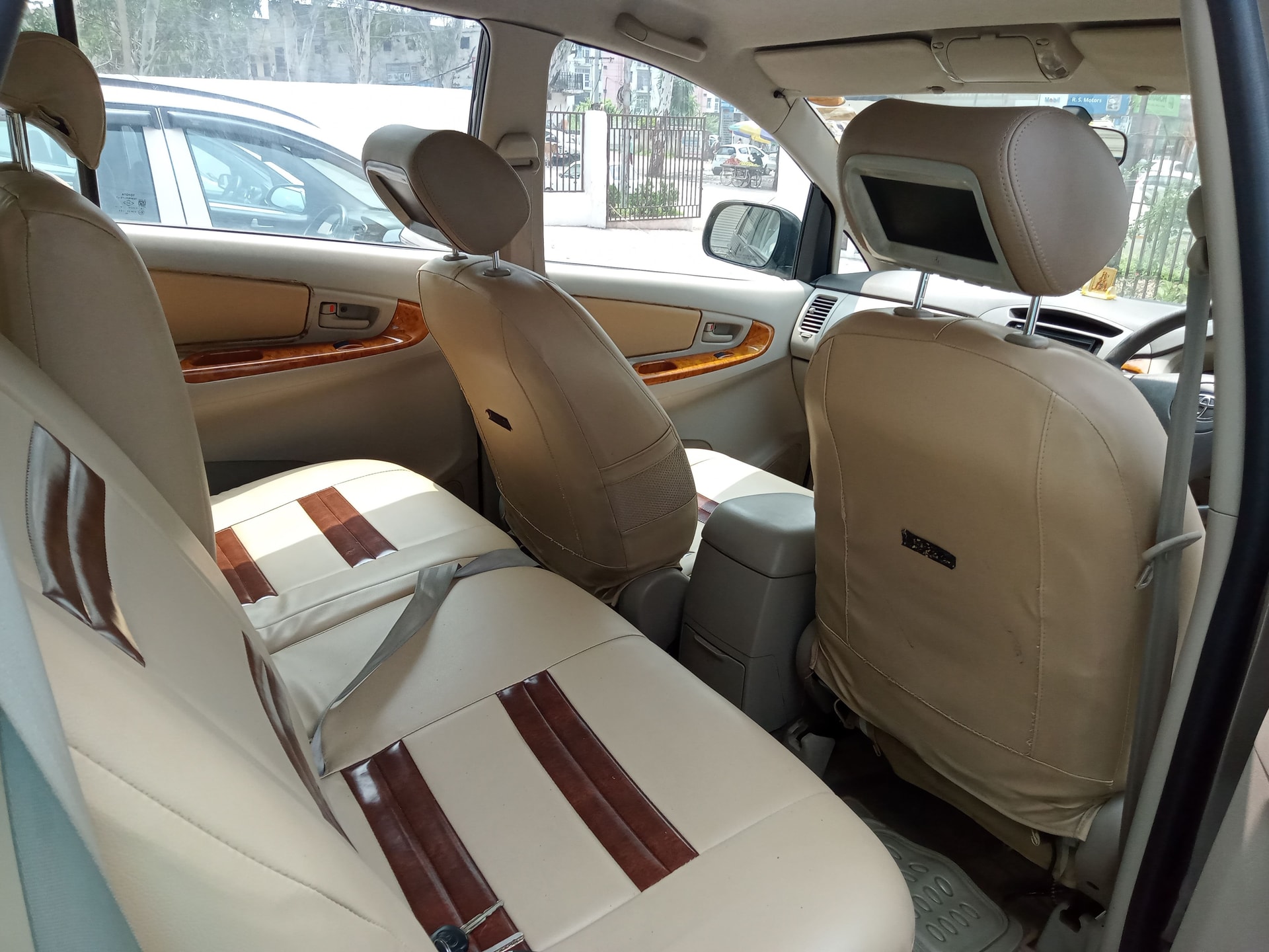 Innova image 2 Innova image 2