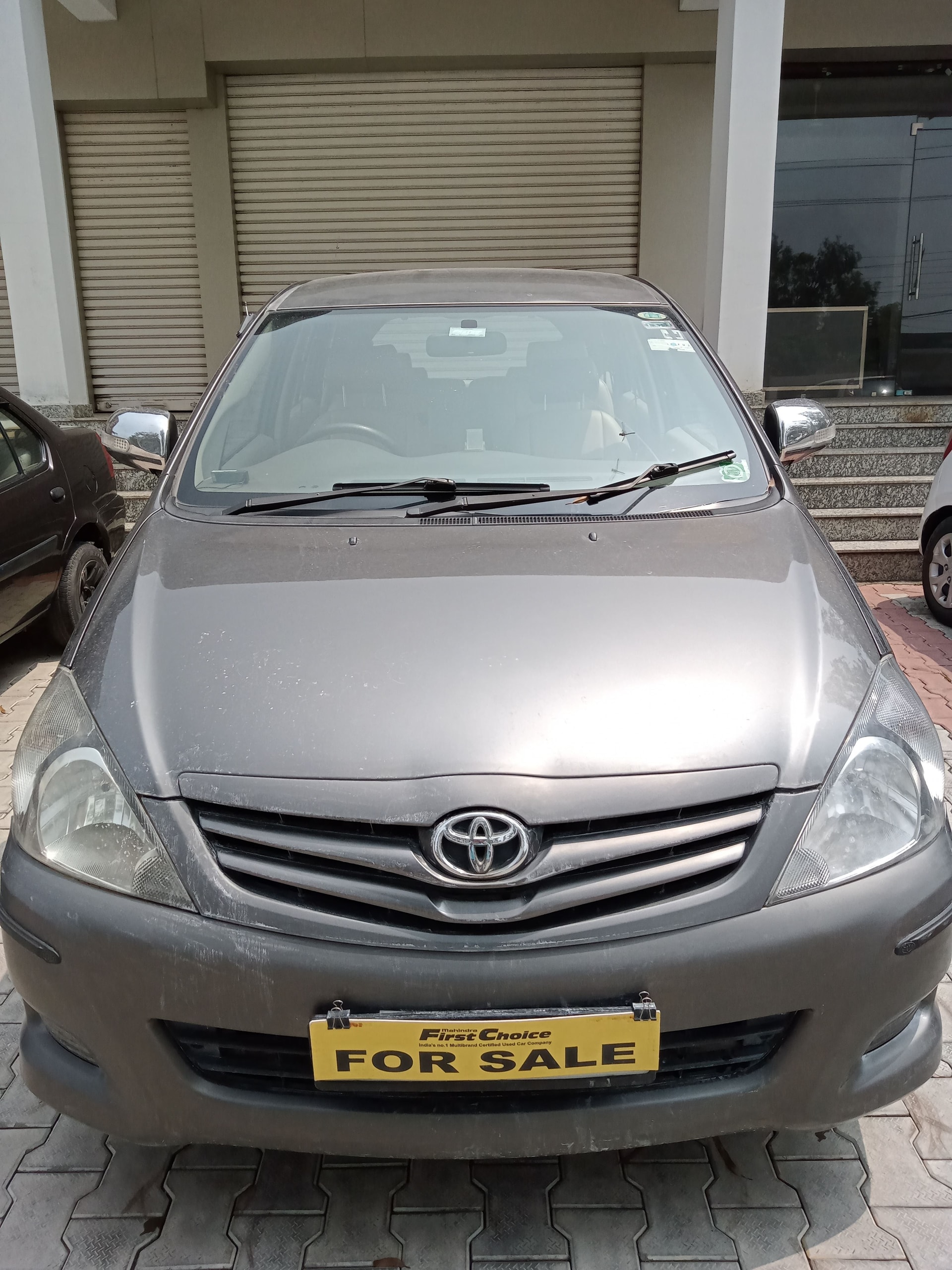 Innova image 5 Innova image 5