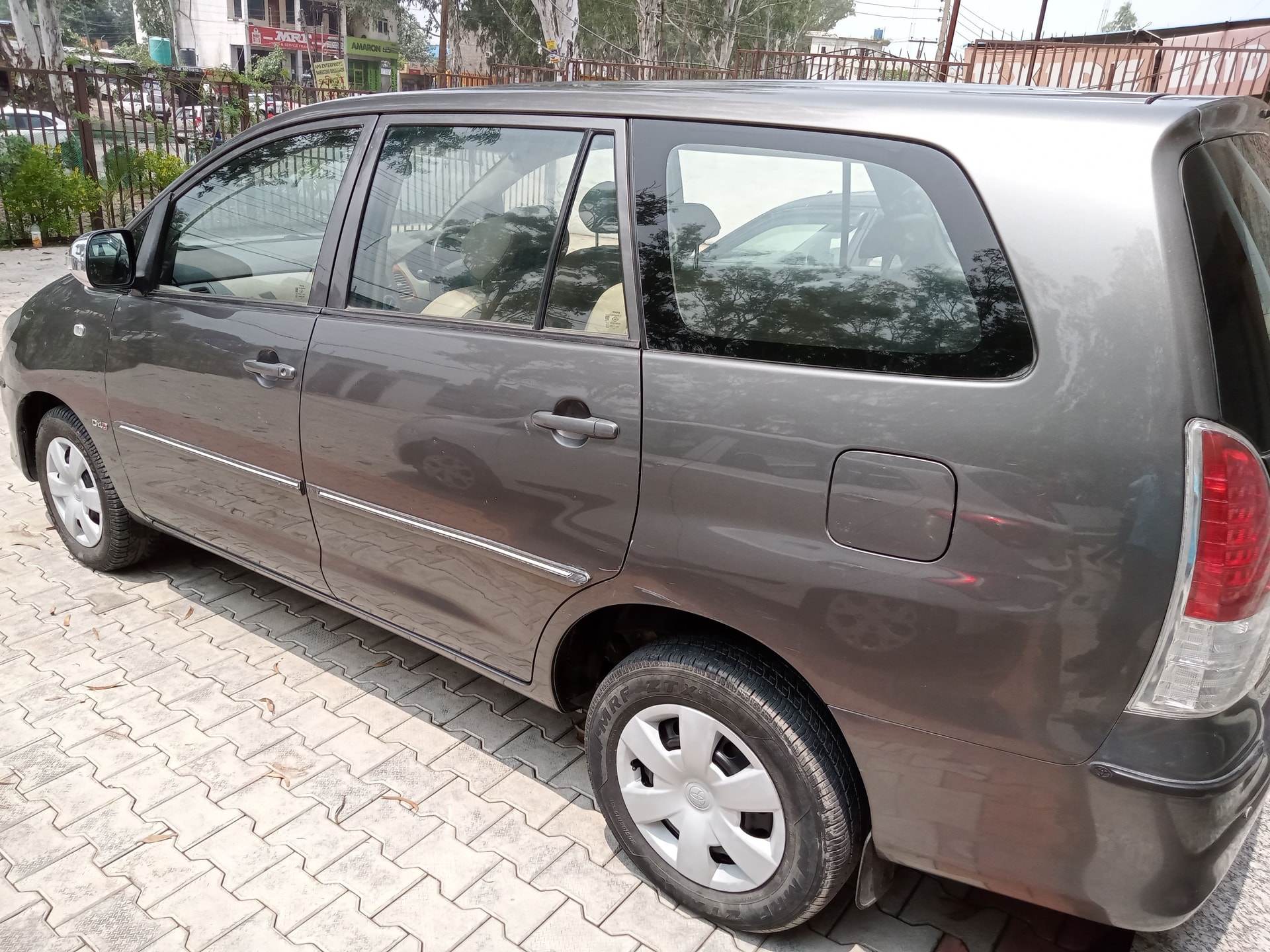 Innova image 6 Innova image 6