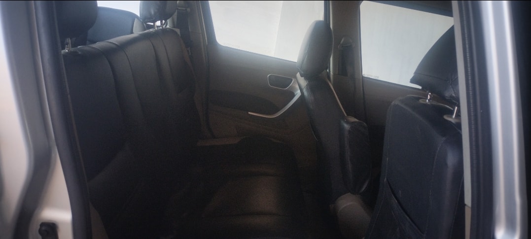 TUV300 image 17 TUV300 image 17