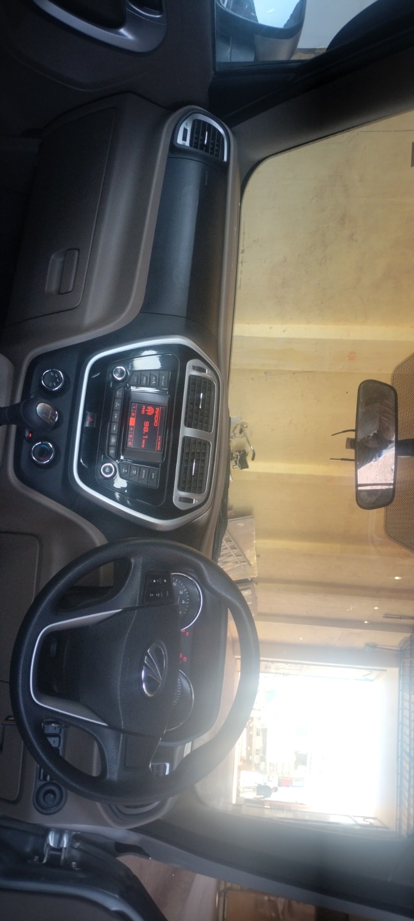 TUV300 image 12 TUV300 image 12