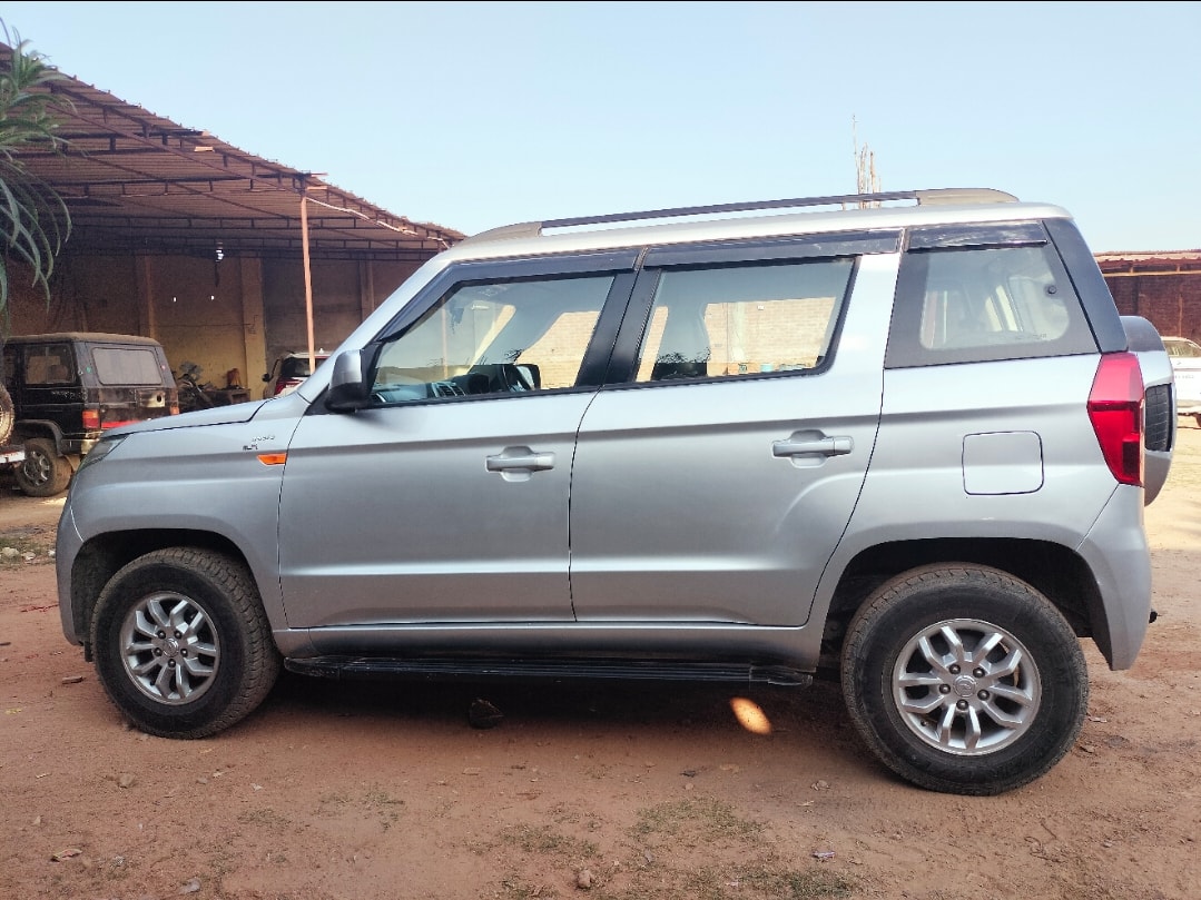 TUV300 image 2 TUV300 image 2