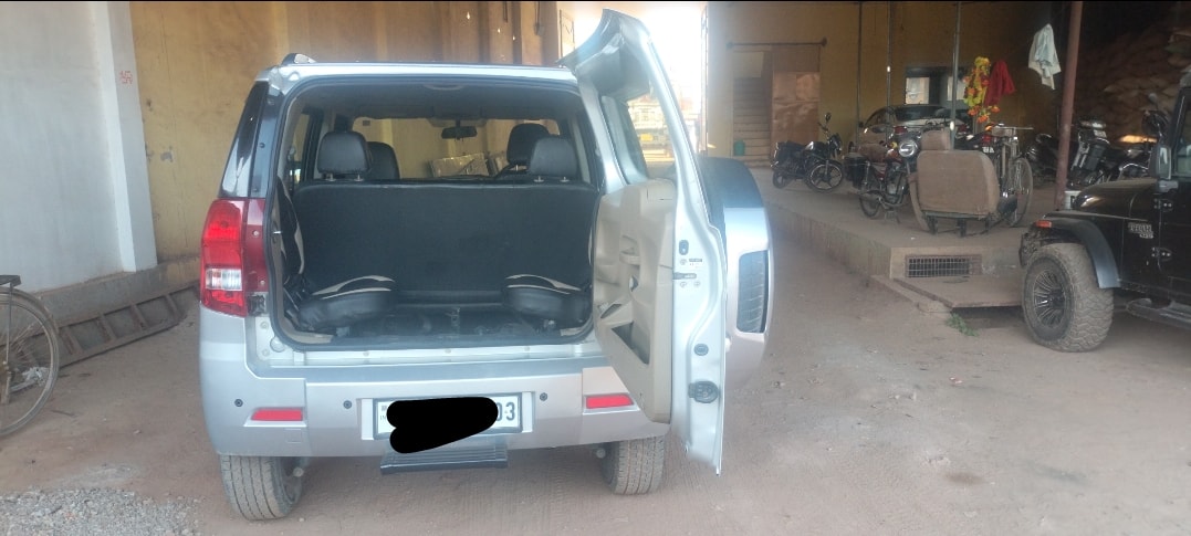 TUV300 image 10 TUV300 image 10