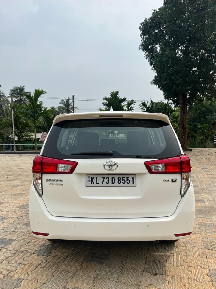 Innova Crysta image 2 Innova Crysta image 2