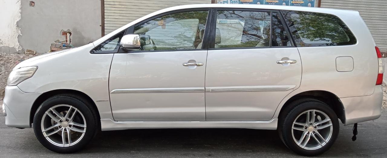 Innova image 4 Innova image 4