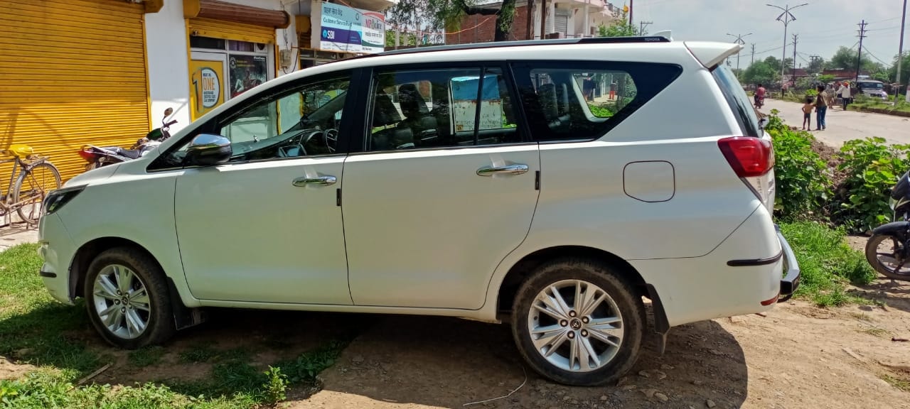 Innova Crysta image 3 Innova Crysta image 3