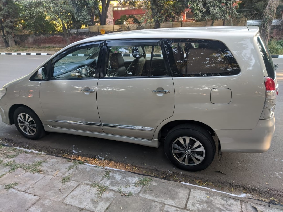 Innova image 6 Innova image 6