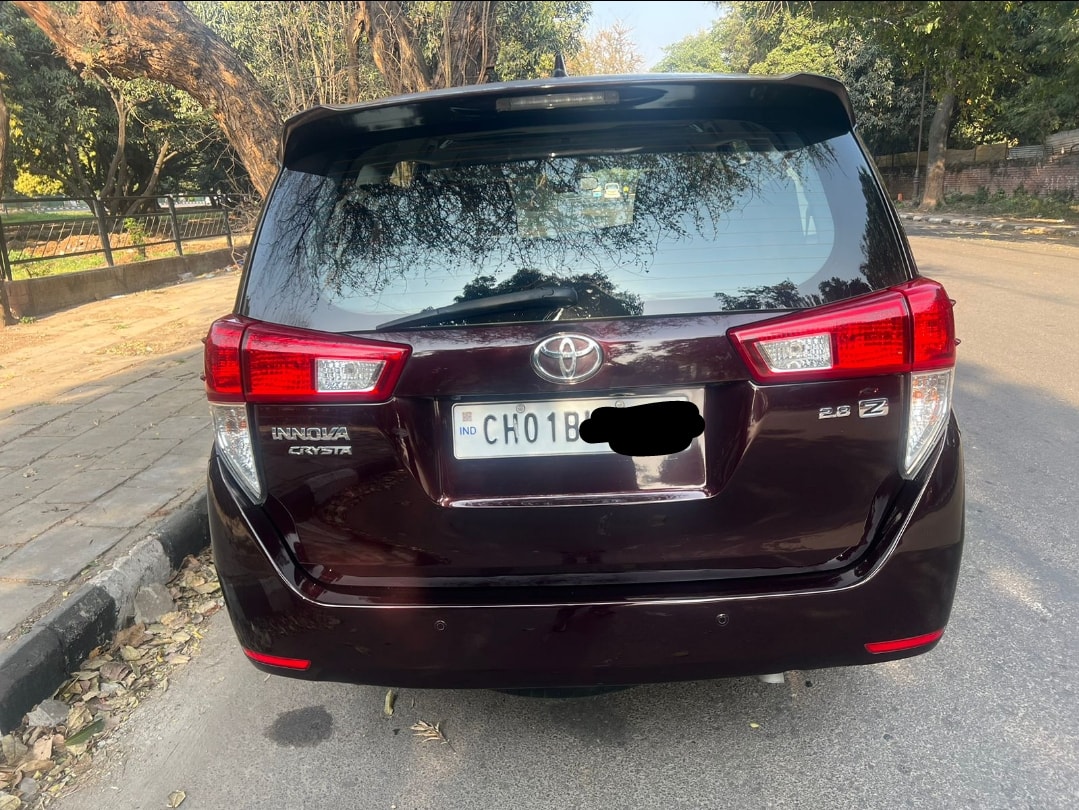 Innova Crysta image 2 Innova Crysta image 2