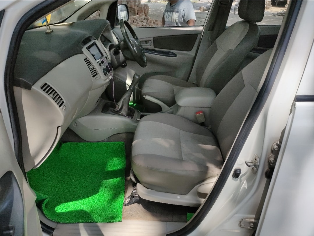 Innova image 6 Innova image 6