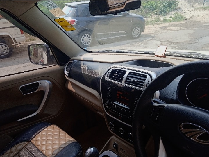 TUV300 image 12 TUV300 image 12