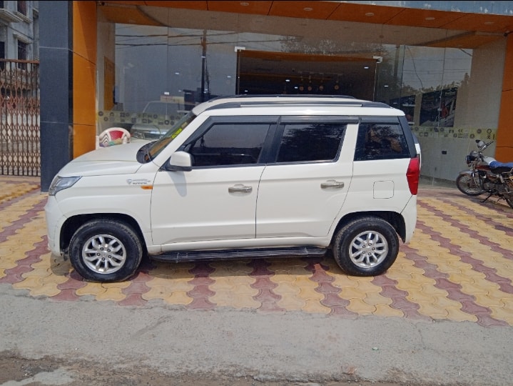 TUV300 image 2 TUV300 image 2