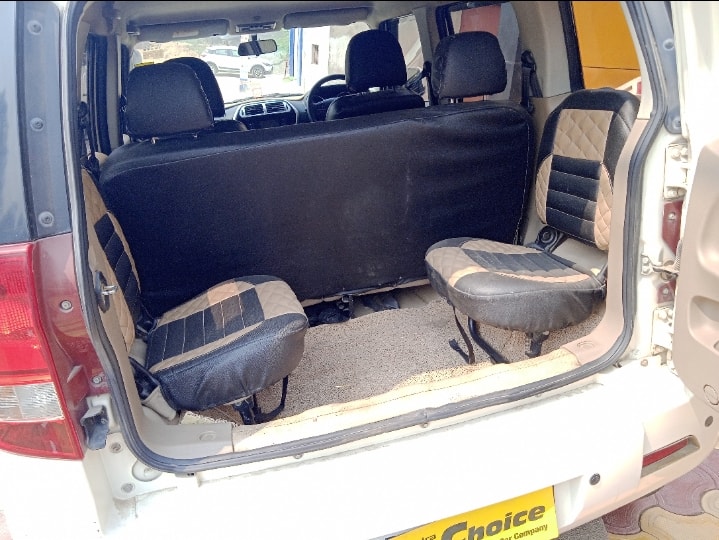 TUV300 image 10 TUV300 image 10