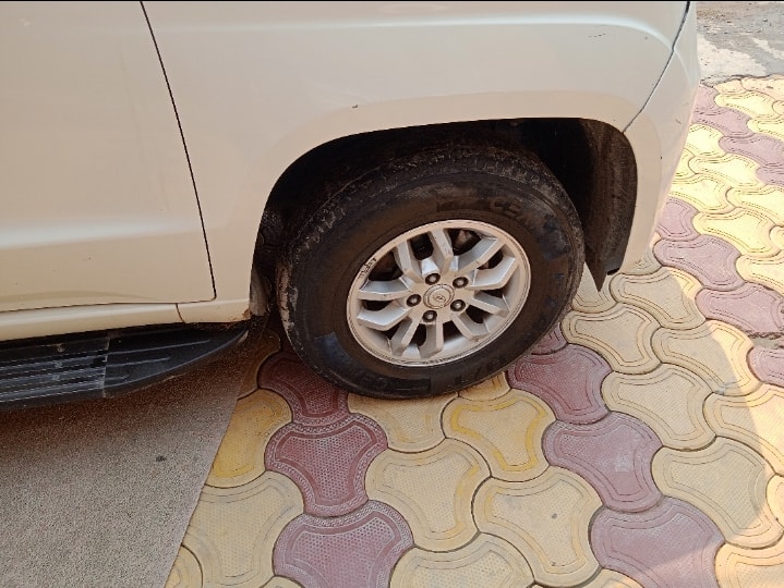 TUV300 image 9 TUV300 image 9