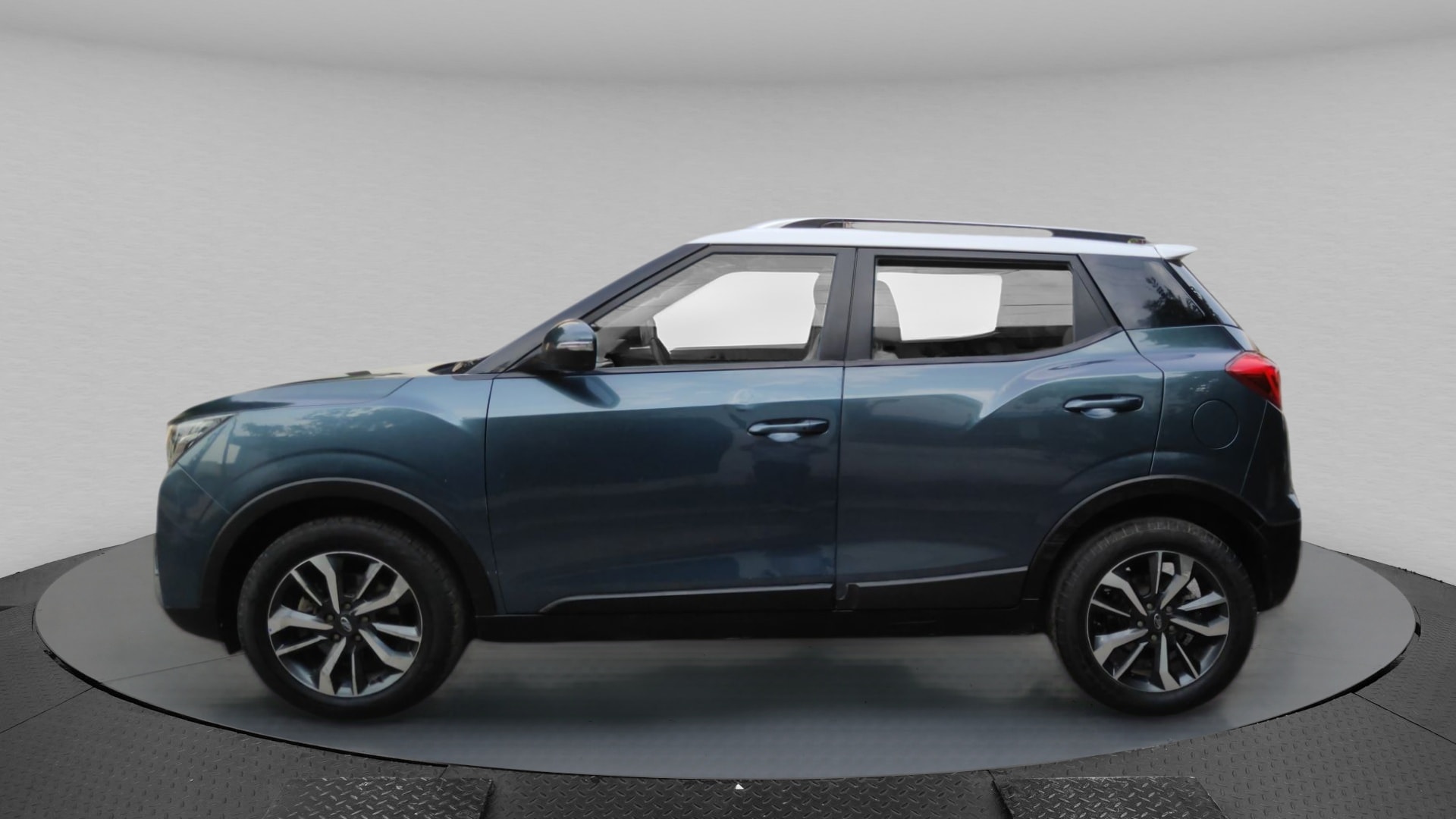 XUV300 image 2 XUV300 image 2