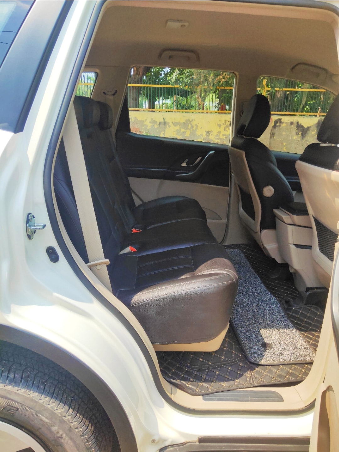 XUV500 image 17 XUV500 image 17