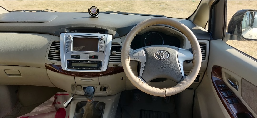 Innova image 4 Innova image 4