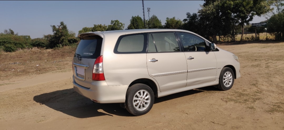 Innova image 12 Innova image 12