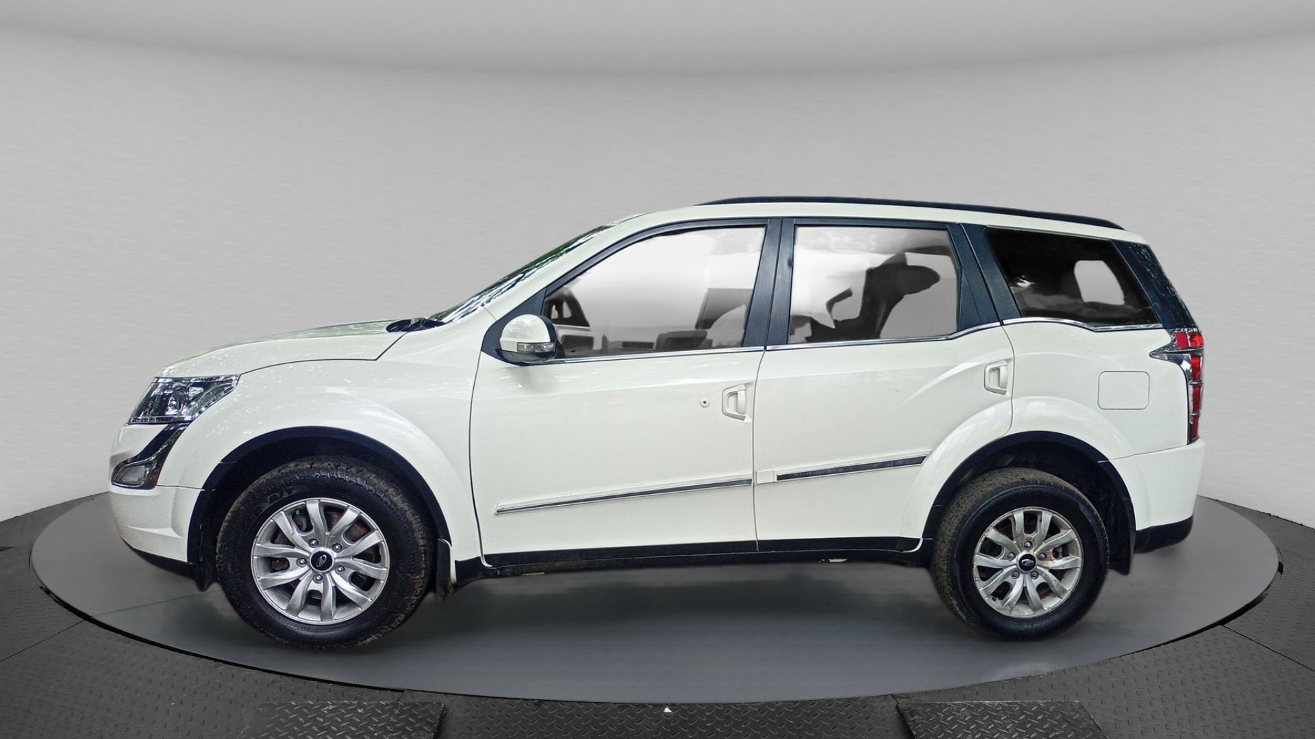 XUV500 image 2 XUV500 image 2