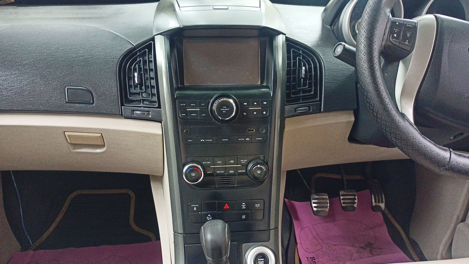 XUV500 image 16 XUV500 image 16