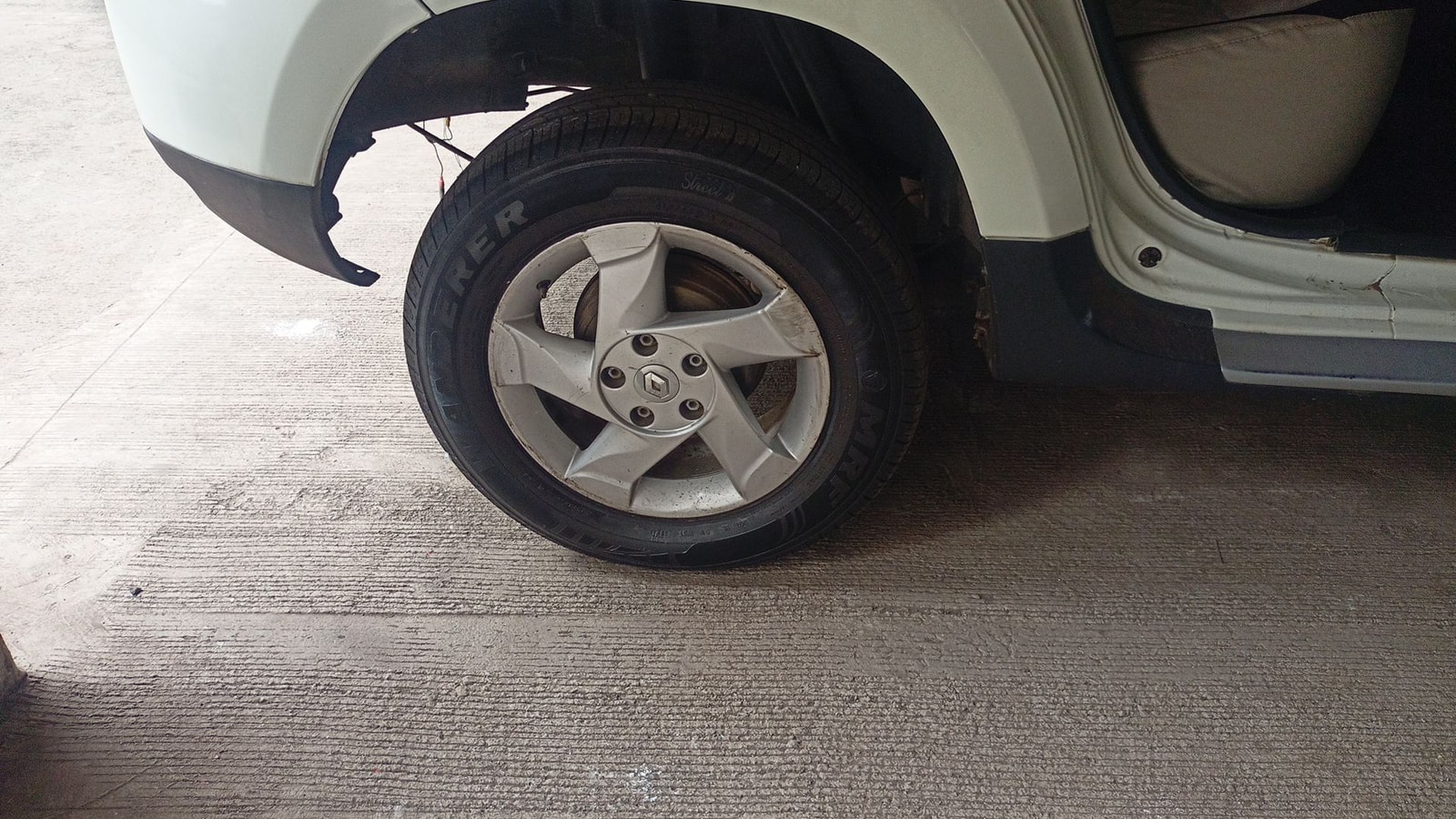 Duster image 13 Duster image 13