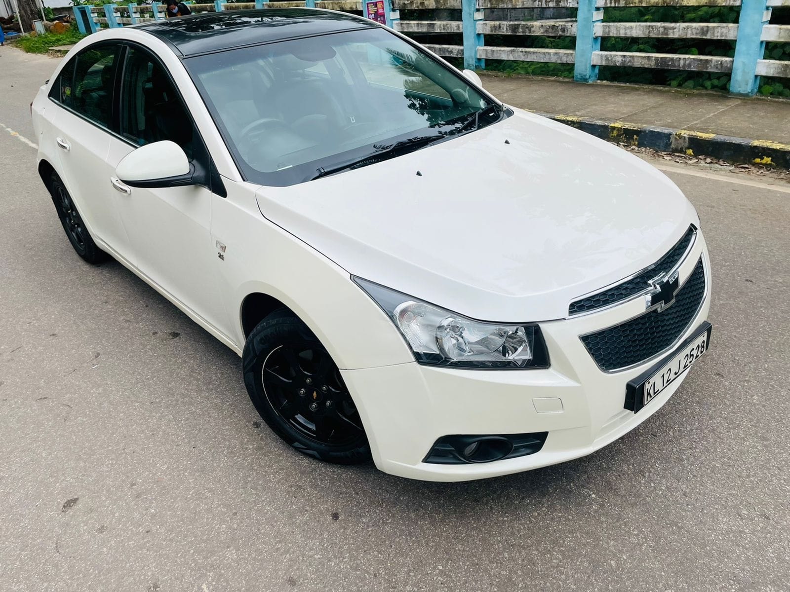 Cruze image 9 Cruze image 9