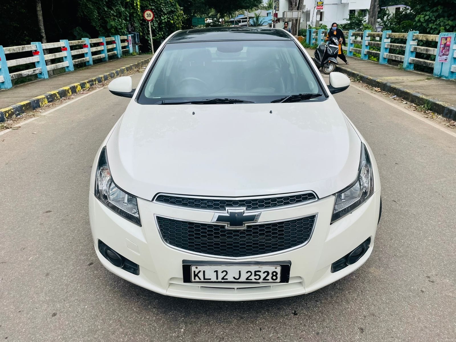 Cruze image 3 Cruze image 3