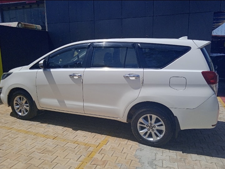 Innova Crysta image 2 Innova Crysta image 2