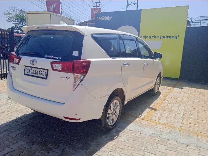 Innova Crysta image 5 Innova Crysta image 5