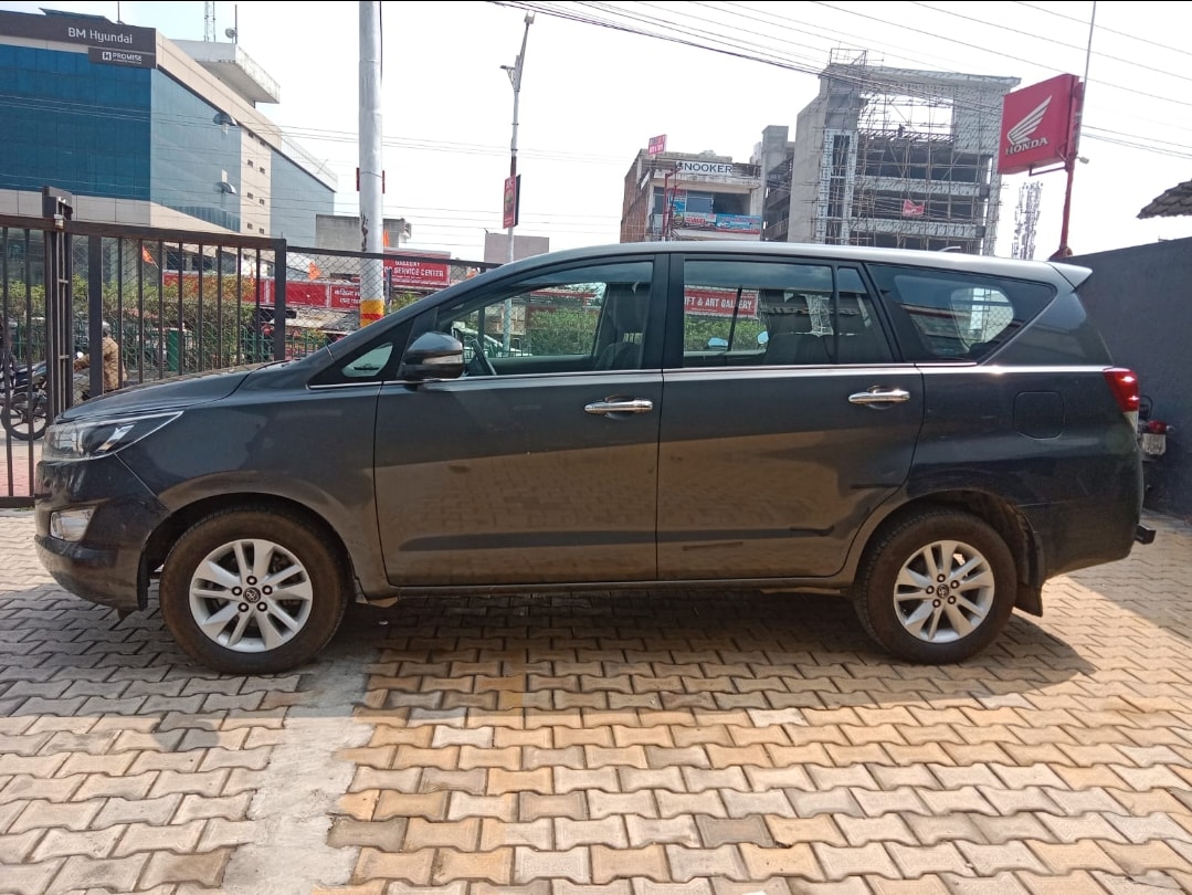 Innova Crysta image 2 Innova Crysta image 2