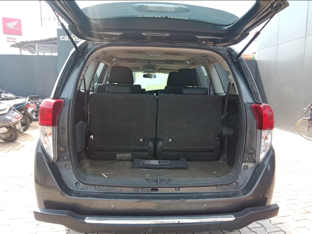 Innova Crysta image 10 Innova Crysta image 10