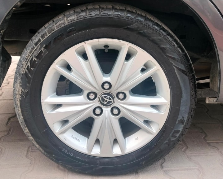Innova Crysta image 9 Innova Crysta image 9