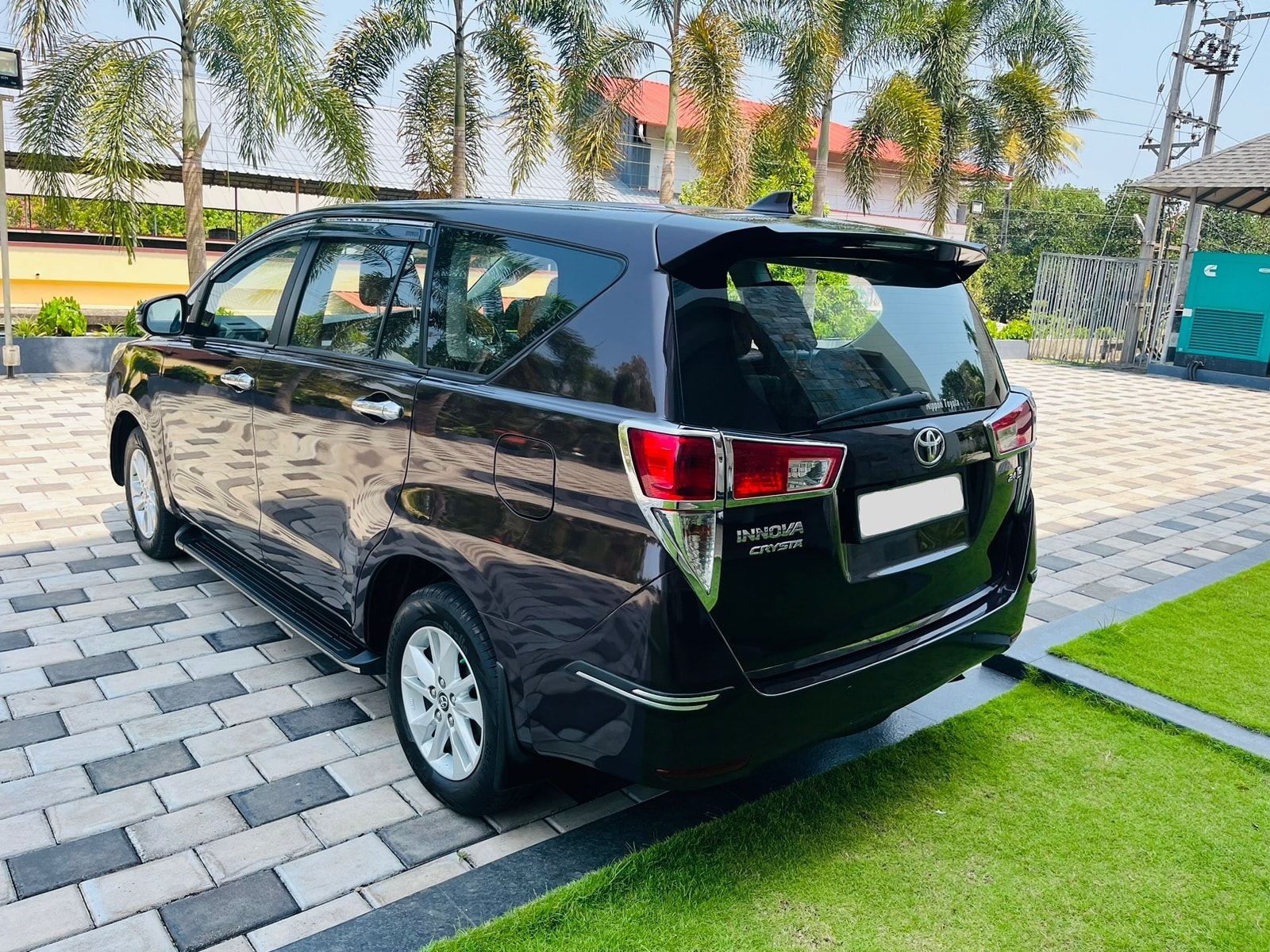Innova Crysta image 3 Innova Crysta image 3