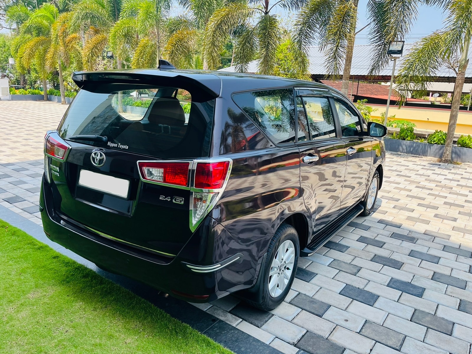 Innova Crysta image 4 Innova Crysta image 4