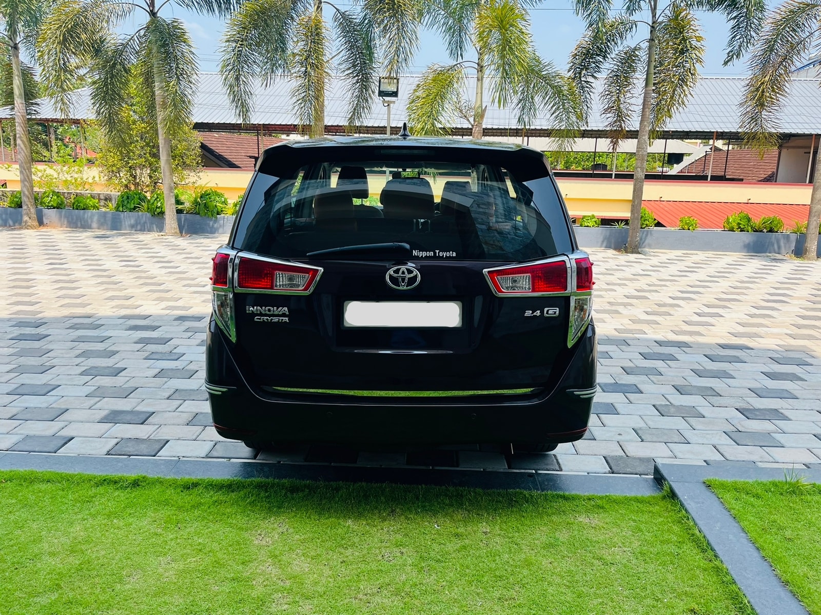 Innova Crysta image 8 Innova Crysta image 8