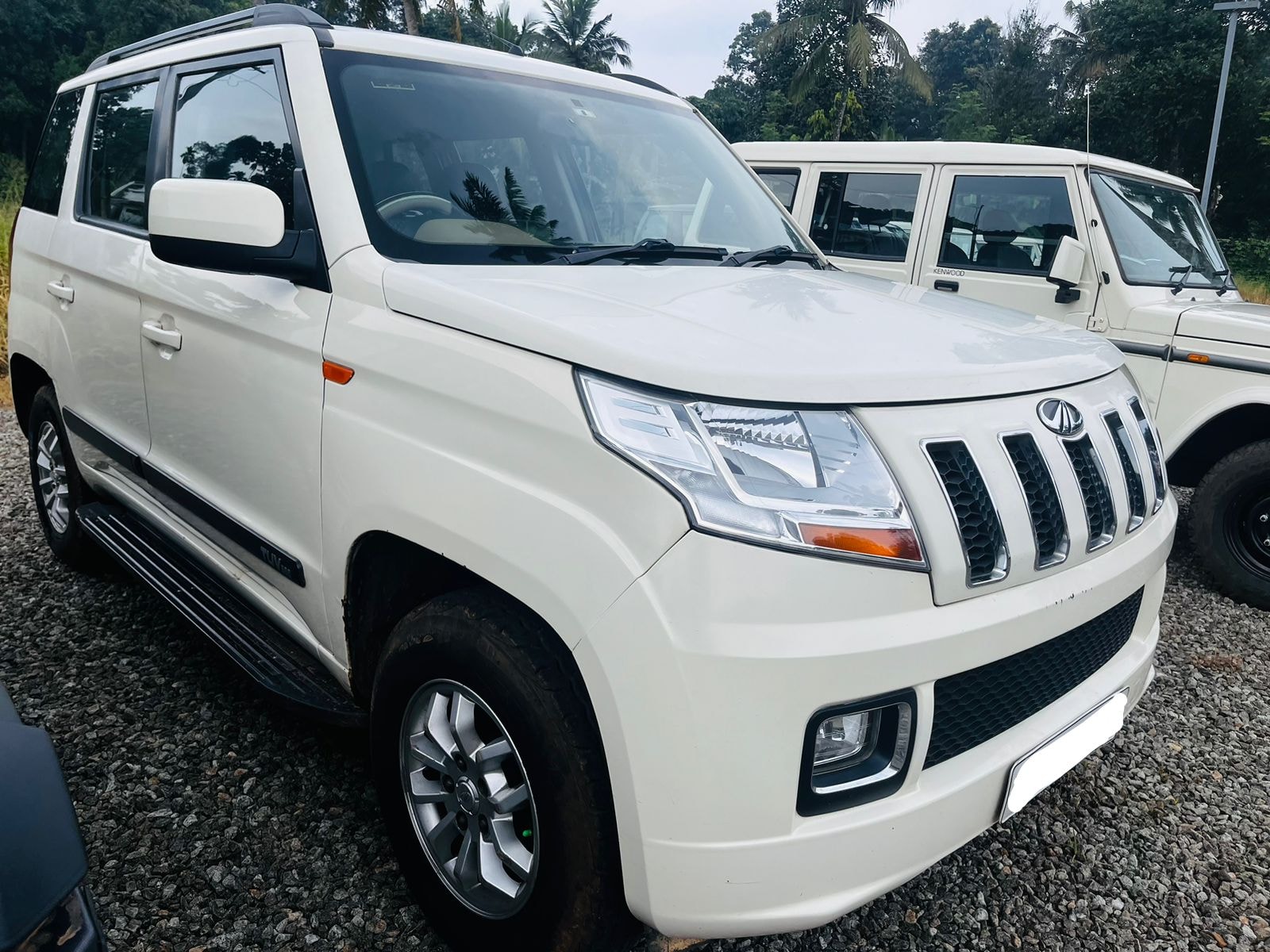 TUV300 image 2 TUV300 image 2