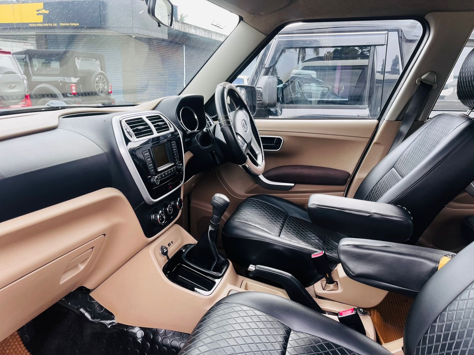 TUV300 image 5 TUV300 image 5