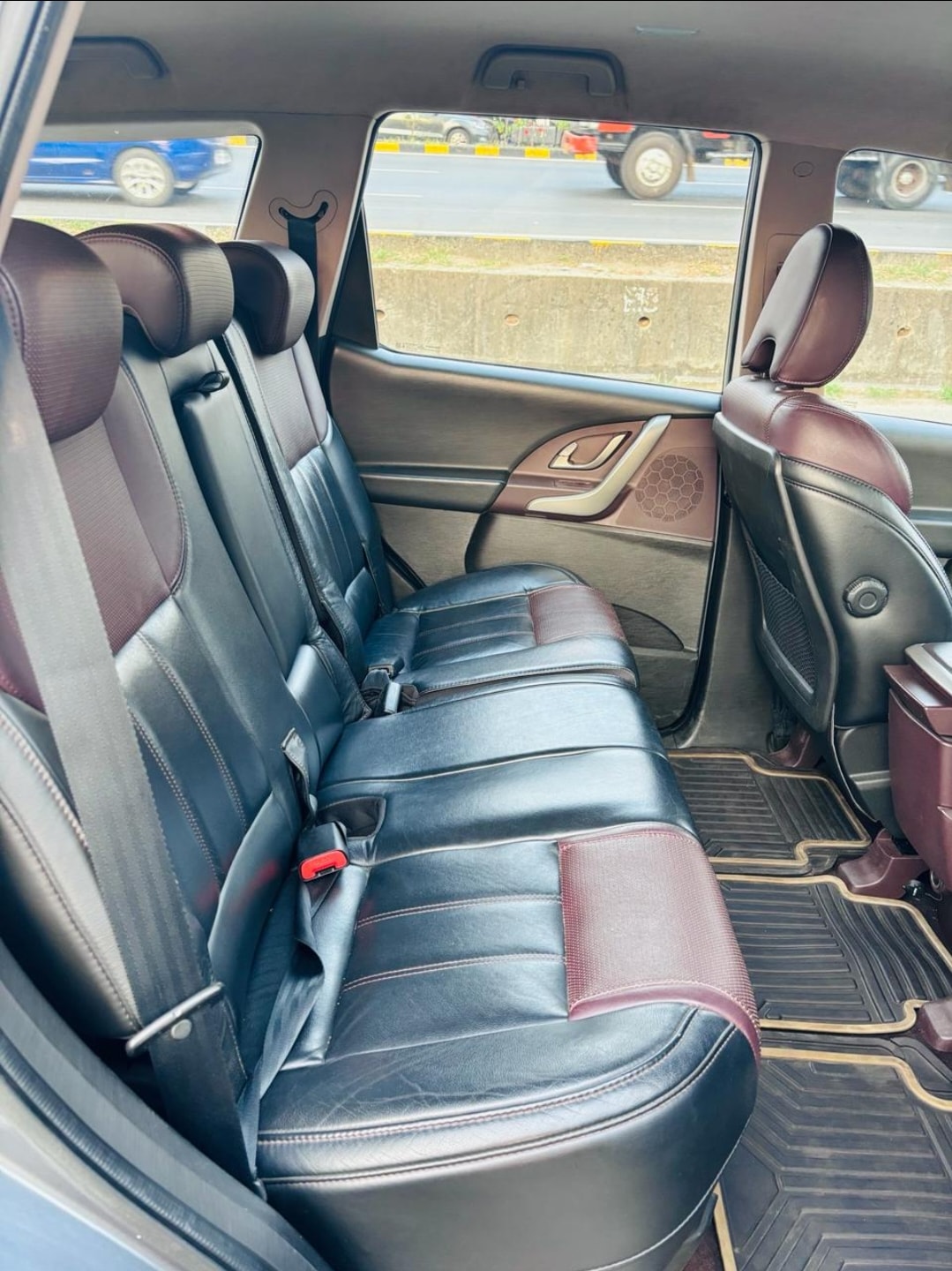 XUV500 image 10 XUV500 image 10