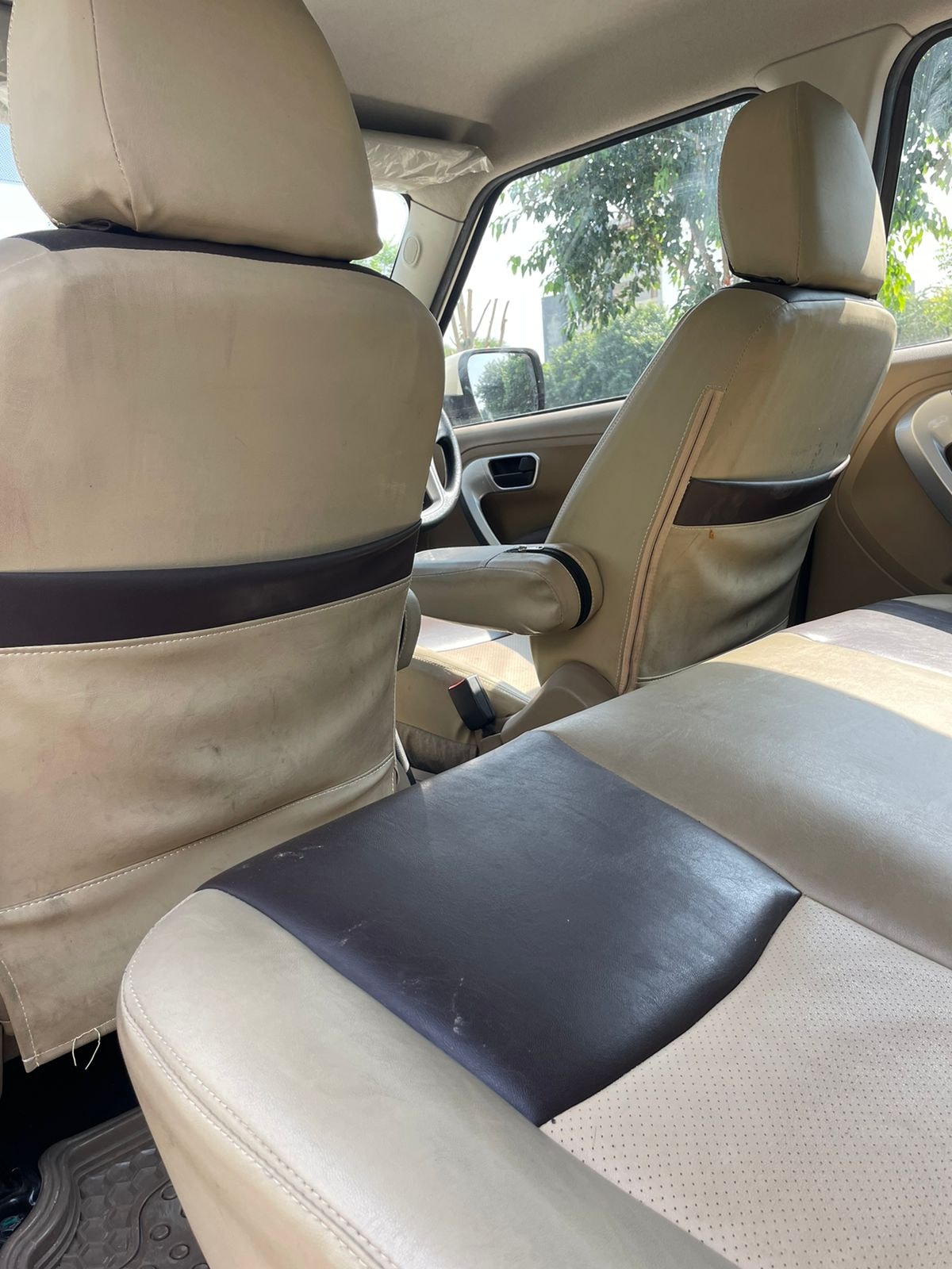 TUV300 image 7 TUV300 image 7